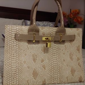 Beautiful Snakeskin Like Handbag 👜